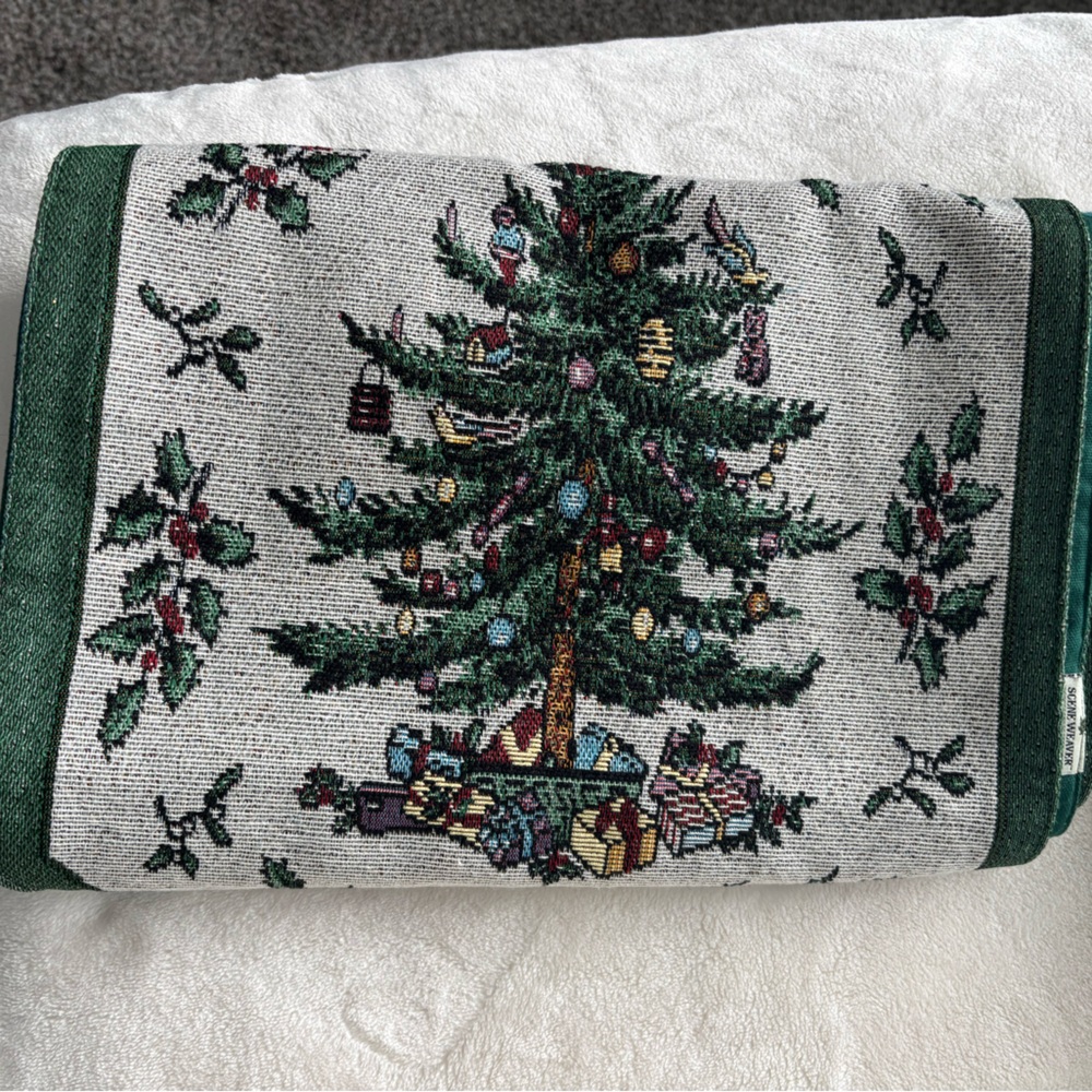 Spode Inspired Christmas Tree Table Runner